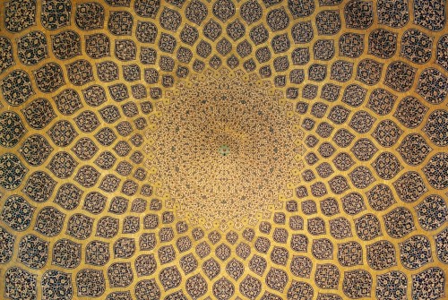 Isfahan_Lotfollah_mosque_ceiling_symmetric